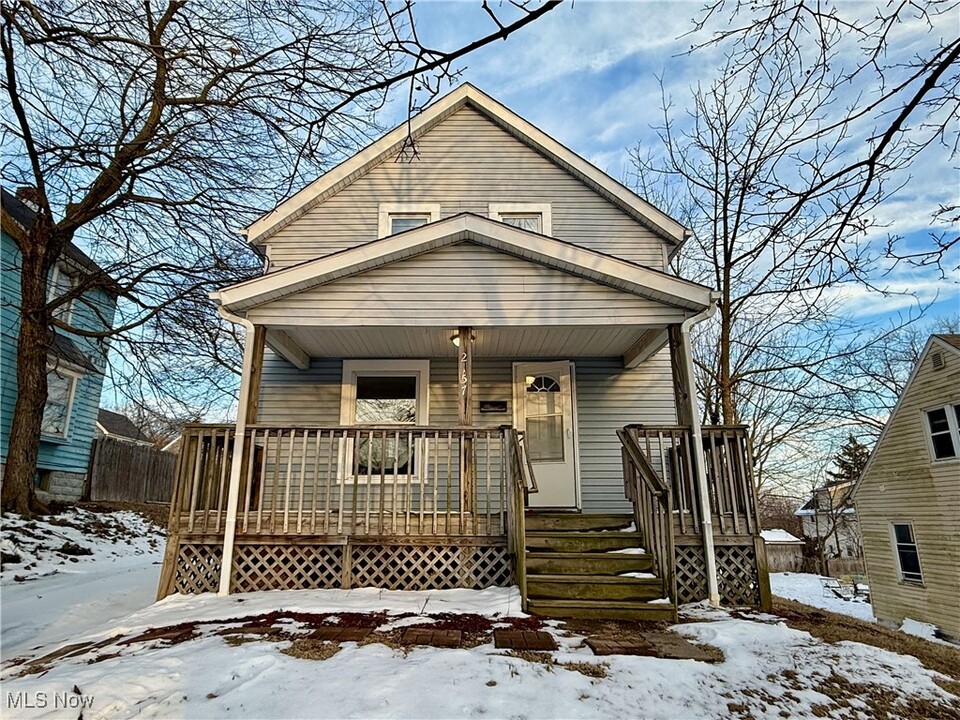 2157 10th St SW in Akron, OH - Building Photo