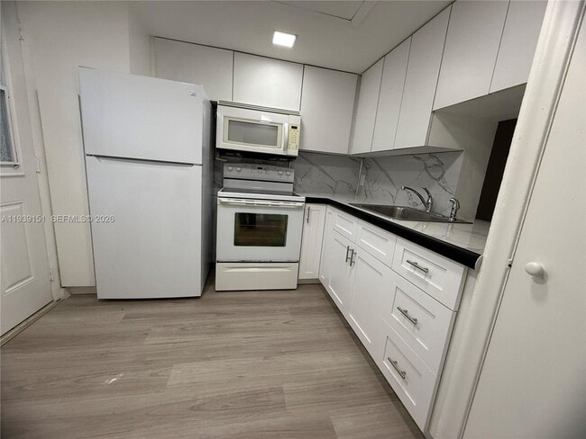 2790 NE 201st Terrace in Aventura, FL - Building Photo - Building Photo