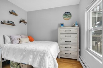 180 W 8th St, Unit 2 in Boston, MA - Building Photo - Building Photo