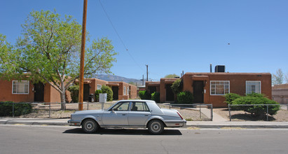 212-218 Grove St in Albuquerque, NM - Foto de edificio - Building Photo