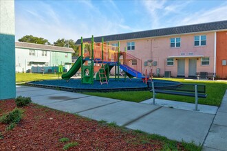 Palmetto Glen in Jacksonville, FL - Foto de edificio - Building Photo