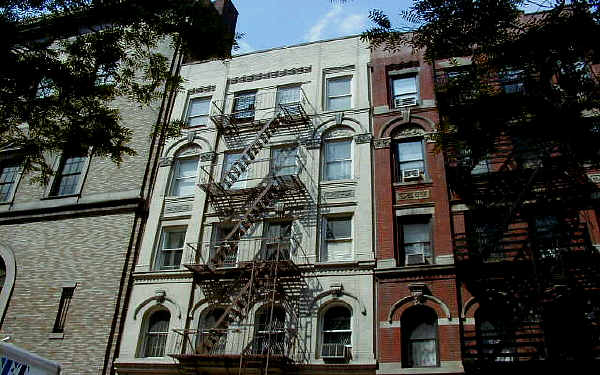 219 E 94th St in New York, NY - Building Photo