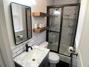 97 West Cedar St, Unit 11 in Boston, MA - Foto de edificio - Building Photo