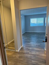 966 W 11th St in Los Angeles, CA - Building Photo - Building Photo