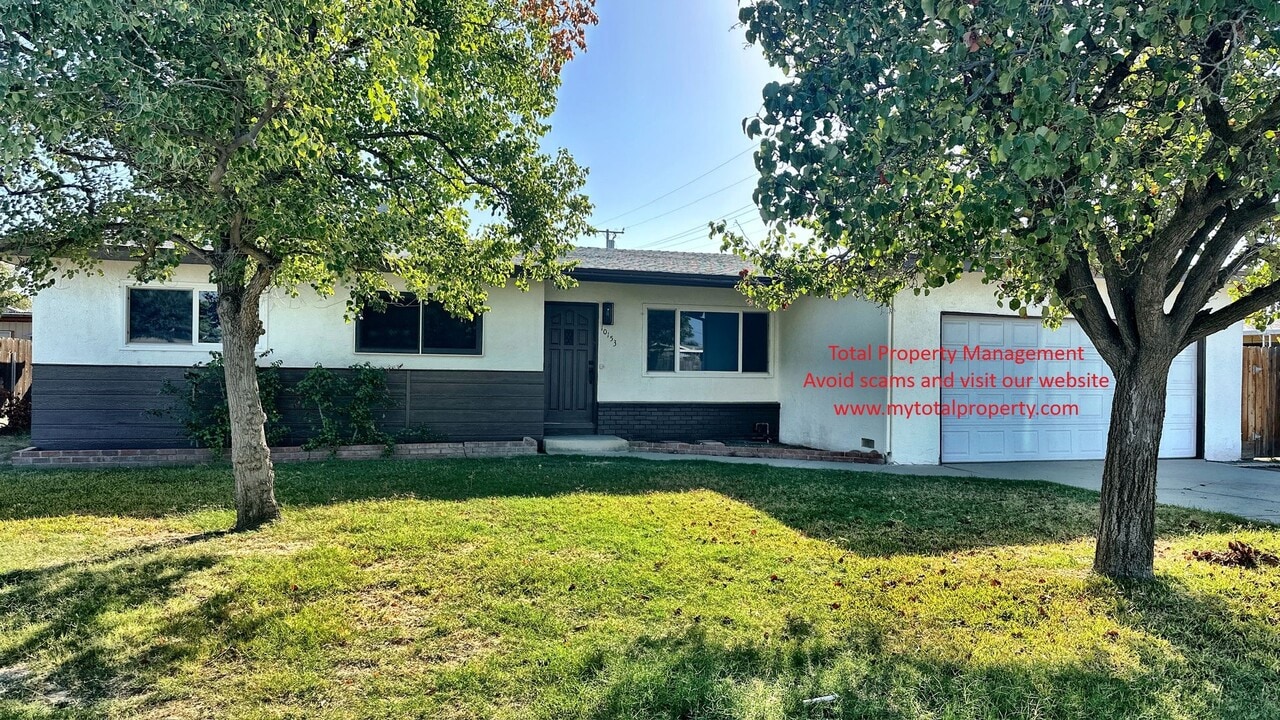 10153 Martin Rd in Hanford, CA - Building Photo