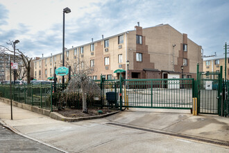 Skyline Terrace in Flushing, NY - Building Photo - Building Photo