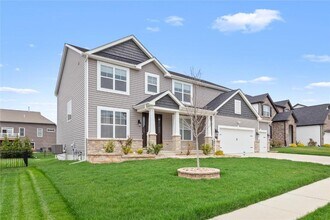 151 Far Meadow Dr in O'Fallon, MO - Building Photo - Building Photo