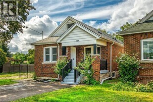 126 Auburn Ave in Hamilton, ON - Building Photo