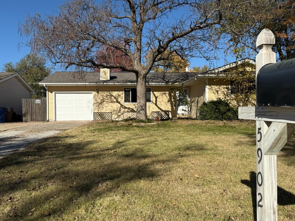 5902 W Franklin St in Wichita, KS - Building Photo