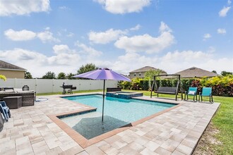 9614 Troncais Cir in Thonotosassa, FL - Foto de edificio - Building Photo
