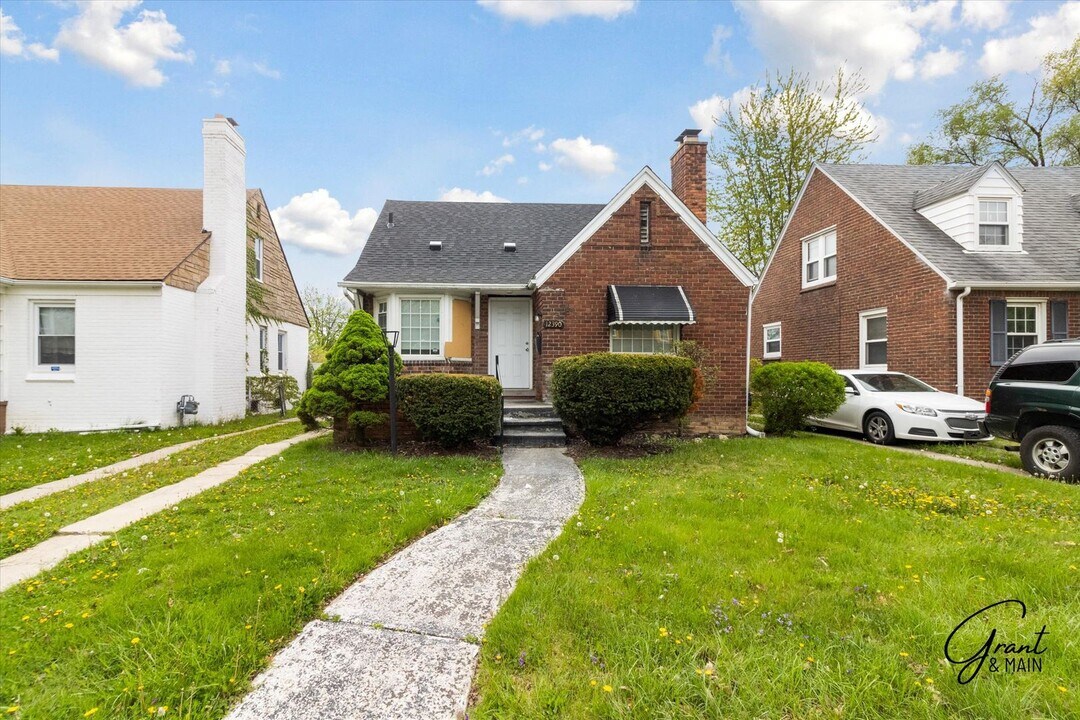 12390 Duchess St in Detroit, MI - Building Photo