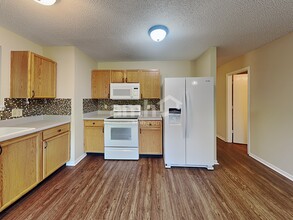 748 Wheatgrass Dr in Greenwood, IN - Foto de edificio - Building Photo