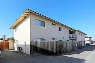 16531 Delton Cir in Huntington Beach, CA - Building Photo - Building Photo