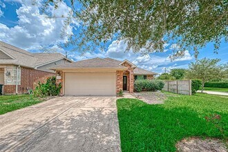 6725 Strawberry Brook Ln in Dickinson, TX - Building Photo - Building Photo