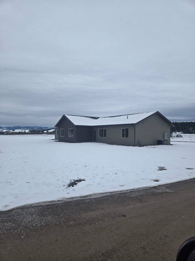 1522 Trumble Creek Rd in Kalispell, MT - Building Photo - Building Photo