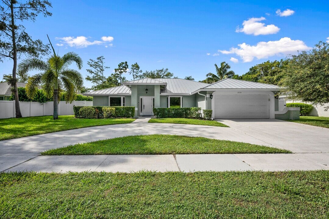 13724 Lilac Pl in Wellington, FL - Building Photo