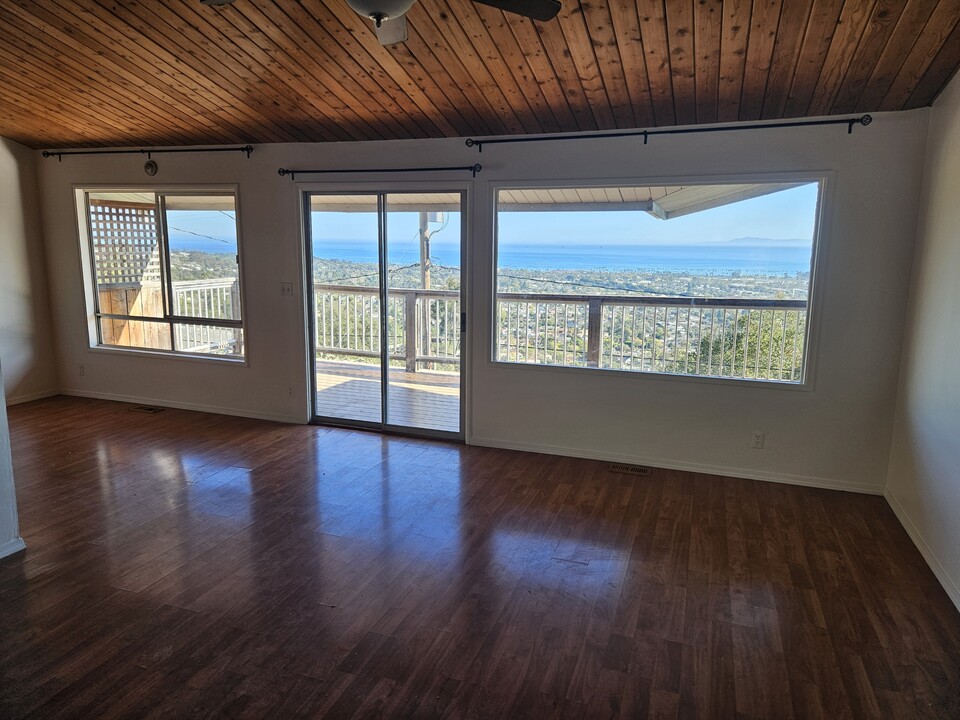 961 Roble Ln in Santa Barbara, CA - Building Photo