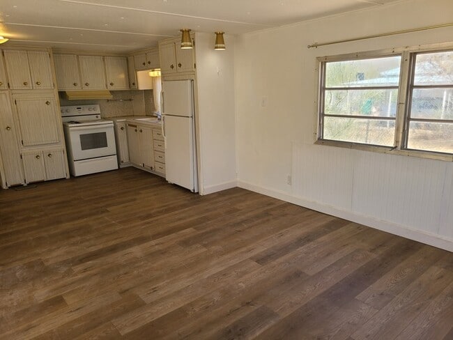 property at 2751 S Kinney Rd
