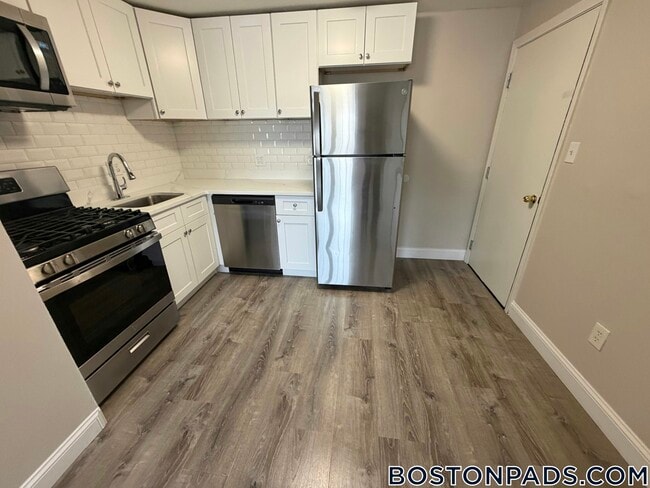 71 Bernier St, Unit 6 in Lowell, MA - Building Photo - Building Photo