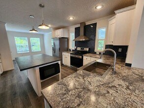 172 Eland Dr in North Fort Myers, FL - Building Photo - Building Photo