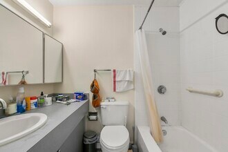 60 Babcock St, Unit 42 in Brookline, MA - Building Photo - Building Photo