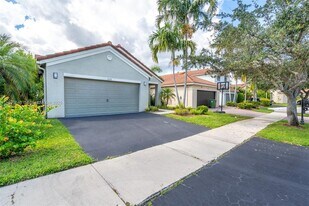 1328 Plumosa Way in Weston, FL - Building Photo