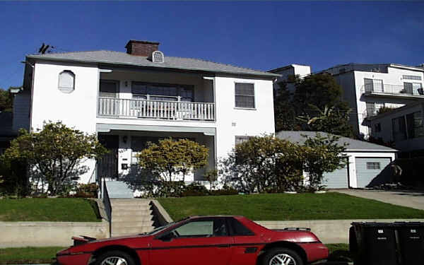 10691 Holman Ave in Los Angeles, CA - Building Photo - Building Photo