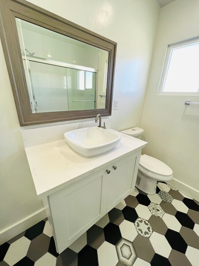 8529 Saturn St in Los Angeles, CA - Building Photo - Building Photo