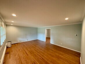 29W601 Prairie Ave in Warrenville, IL - Building Photo - Building Photo