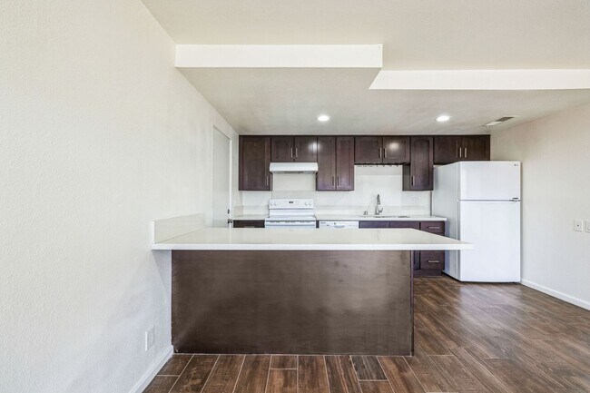 46125 Portola Ave in Palm Desert, CA - Building Photo - Building Photo