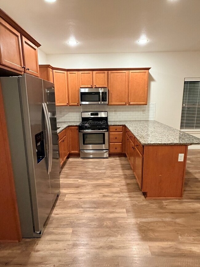 450 SW 3rd Ave in Canby, OR - Building Photo - Building Photo