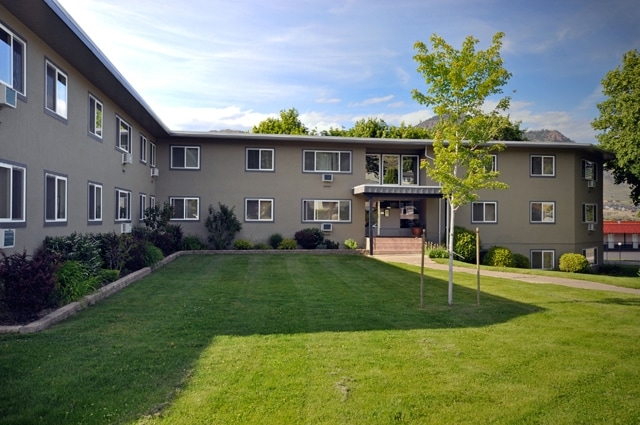 Columbia Manor Apartments in Kamloops, BC - Building Photo