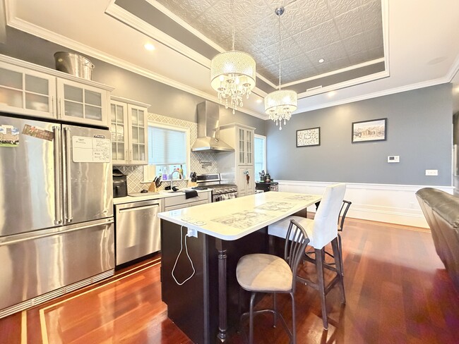 642 E 3rd St, Unit 3