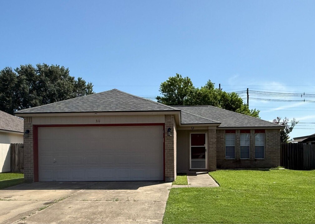 311 Clydesdale Ln in Victoria, TX - Foto de edificio