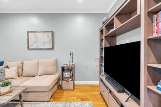 242 W Fifth St in Boston, MA - Building Photo - Building Photo