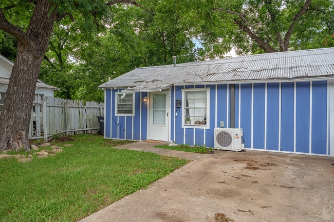 2417 N 22nd St in Waco, TX - Building Photo - Building Photo
