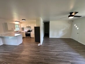 2908 Lakewood Ave in Lima, OH - Building Photo - Building Photo
