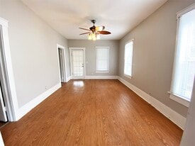 1466 30th Ave N in St. Petersburg, FL - Building Photo