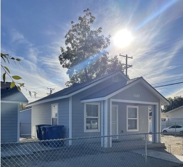 property at 107 W Sunkist St