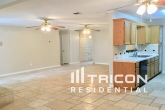 2330 Oriley St in San Antonio, TX - Building Photo - Building Photo