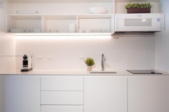 291 Bal Bay Dr in Bal Harbour, FL - Building Photo - Building Photo