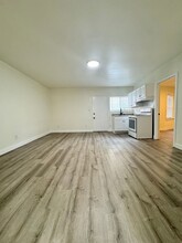 526 N Harvard Blvd - 526 3/4 in Los Angeles, CA - Building Photo - Interior Photo