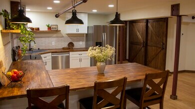 423 W 1st Ave, Unit B1 in Spokane, WA - Foto de edificio - Building Photo