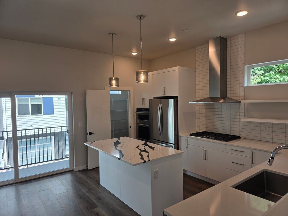 17346 90th Dr NE in Bothell, WA - Building Photo