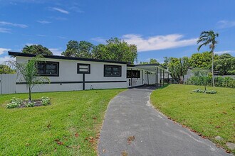 18600 NW 11th Rd in Miami, FL - Building Photo - Building Photo