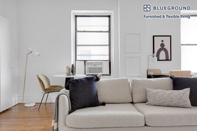 952 5th Ave in New York, NY - Building Photo - Building Photo