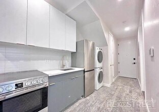 Beadel Street, Unit 1B in Brooklyn, NY - Foto de edificio - Building Photo