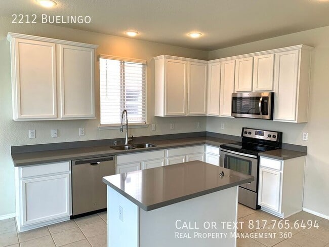 2212 Buelingo Ln in Fort Worth, TX - Building Photo - Building Photo