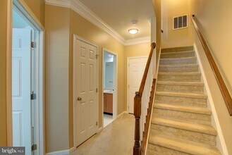 25105 Gunnery Square in Chantilly, VA - Building Photo - Building Photo