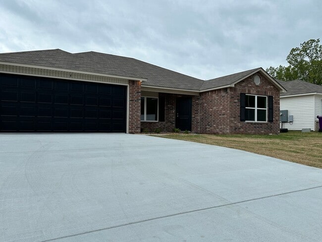 4 Curly Leaf Ln in Conway, AR - Building Photo - Building Photo